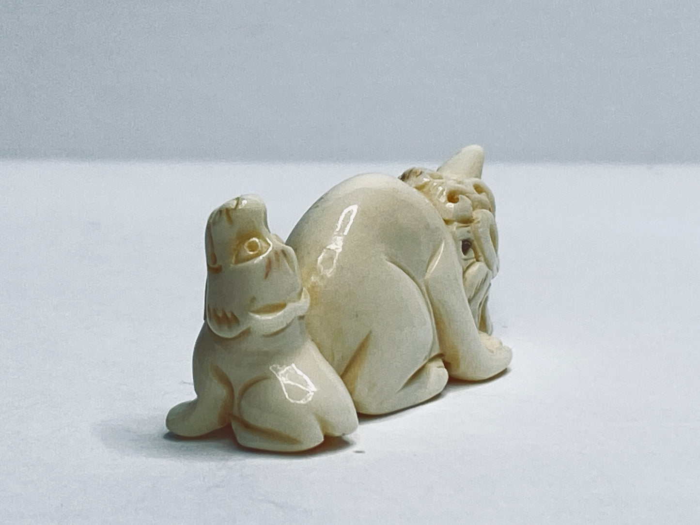 Vintage Miniature Guardian Motif Netsuke, Hand Carved & Signed, 1950–60s A671