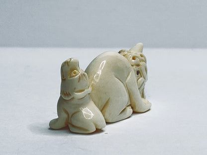 Vintage Miniature Guardian Motif Netsuke, Hand Carved & Signed, 1950–60s A671