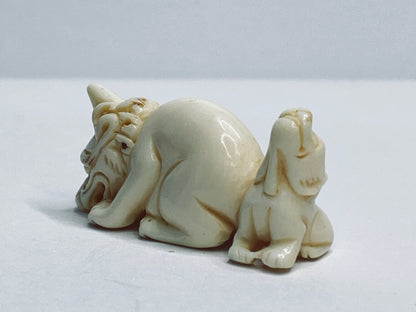 Vintage Miniature Guardian Motif Netsuke, Hand Carved & Signed, 1950–60s A671