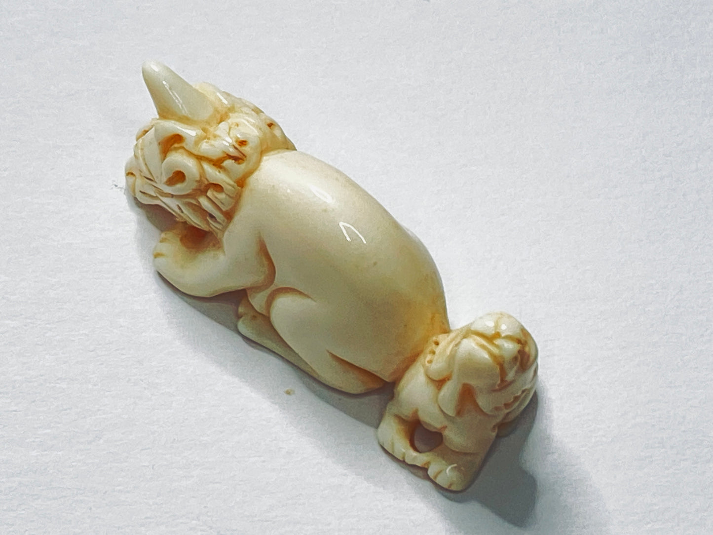 Vintage Miniature Guardian Motif Netsuke, Hand Carved & Signed, 1950–60s A671