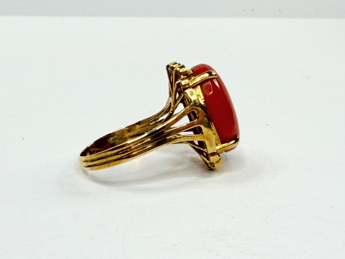 Early 20th Century 14K Gold Natural Coral Oval Ring Size 9.75 7.2g JR1194