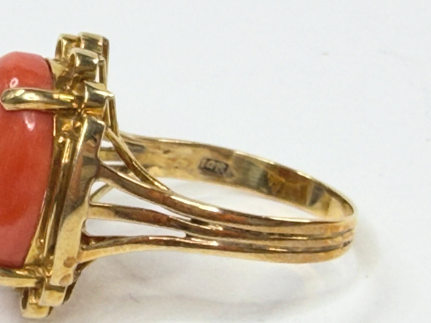 Early 20th Century 14K Gold Natural Coral Oval Ring Size 9.75 7.2g JR1194