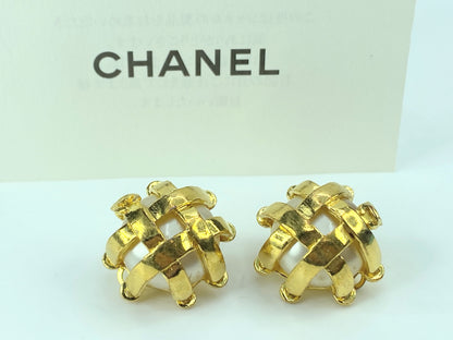 Iconic Chanel clip-on earrings pearl quilted with gold ribbons signed 93 P GS473