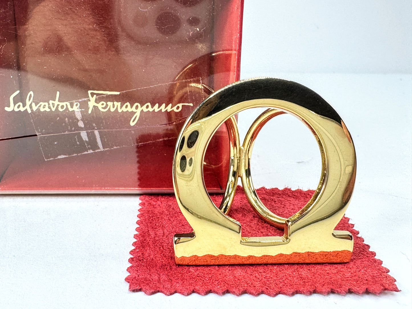 Vintage Salvatore Ferragamo Gold Tone Gancini Scarf Ring Made in Italy GS857