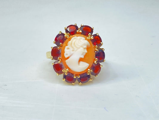 14K Gold Cameo Garnet Cluster Ring Size 7.25 Vintage 3.9g size 7.25 JR1120