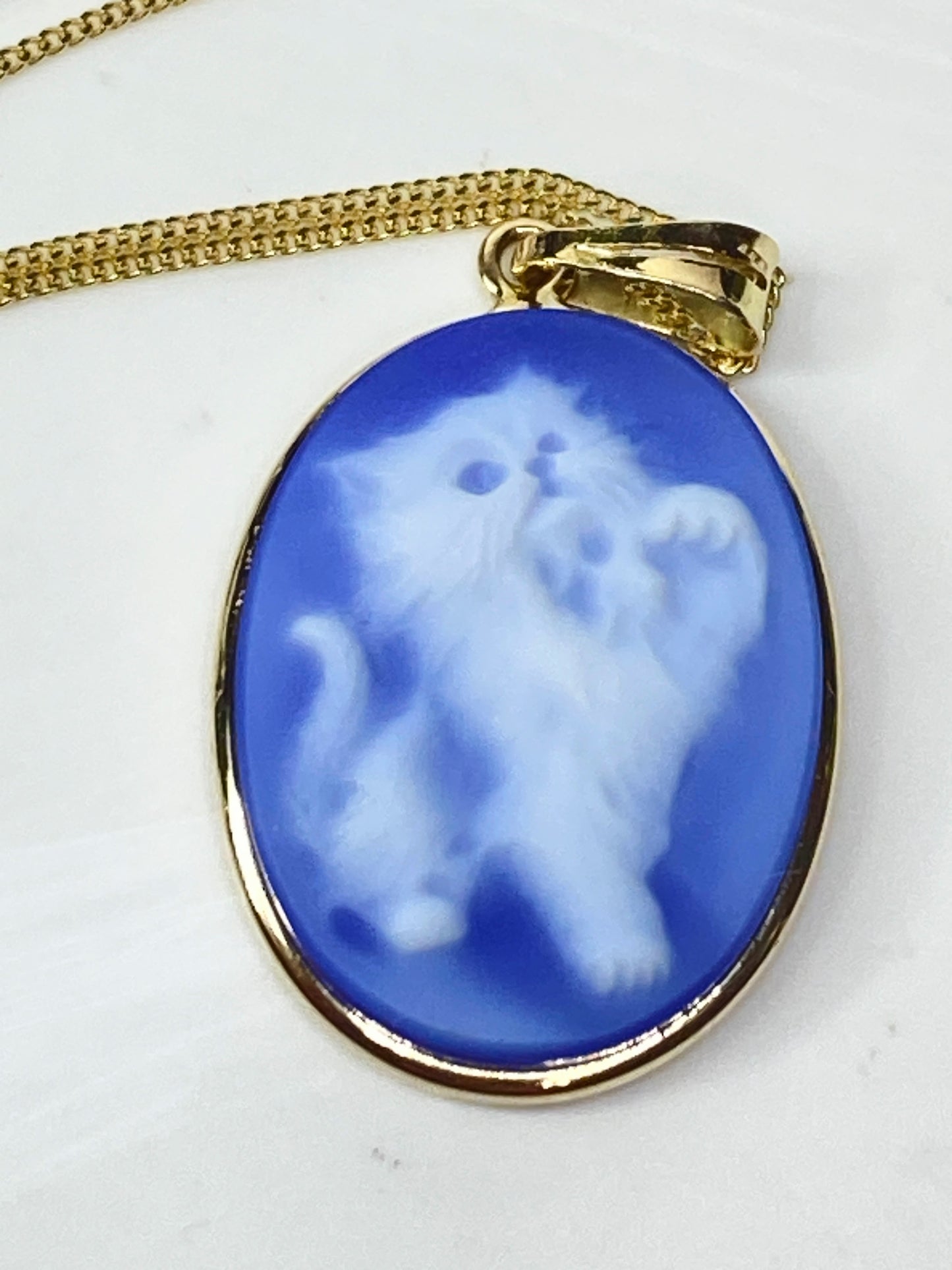 Vintage Blue Kitten cat Cameo Pendant Necklace 14K Gold 3.5g 16" JR1122