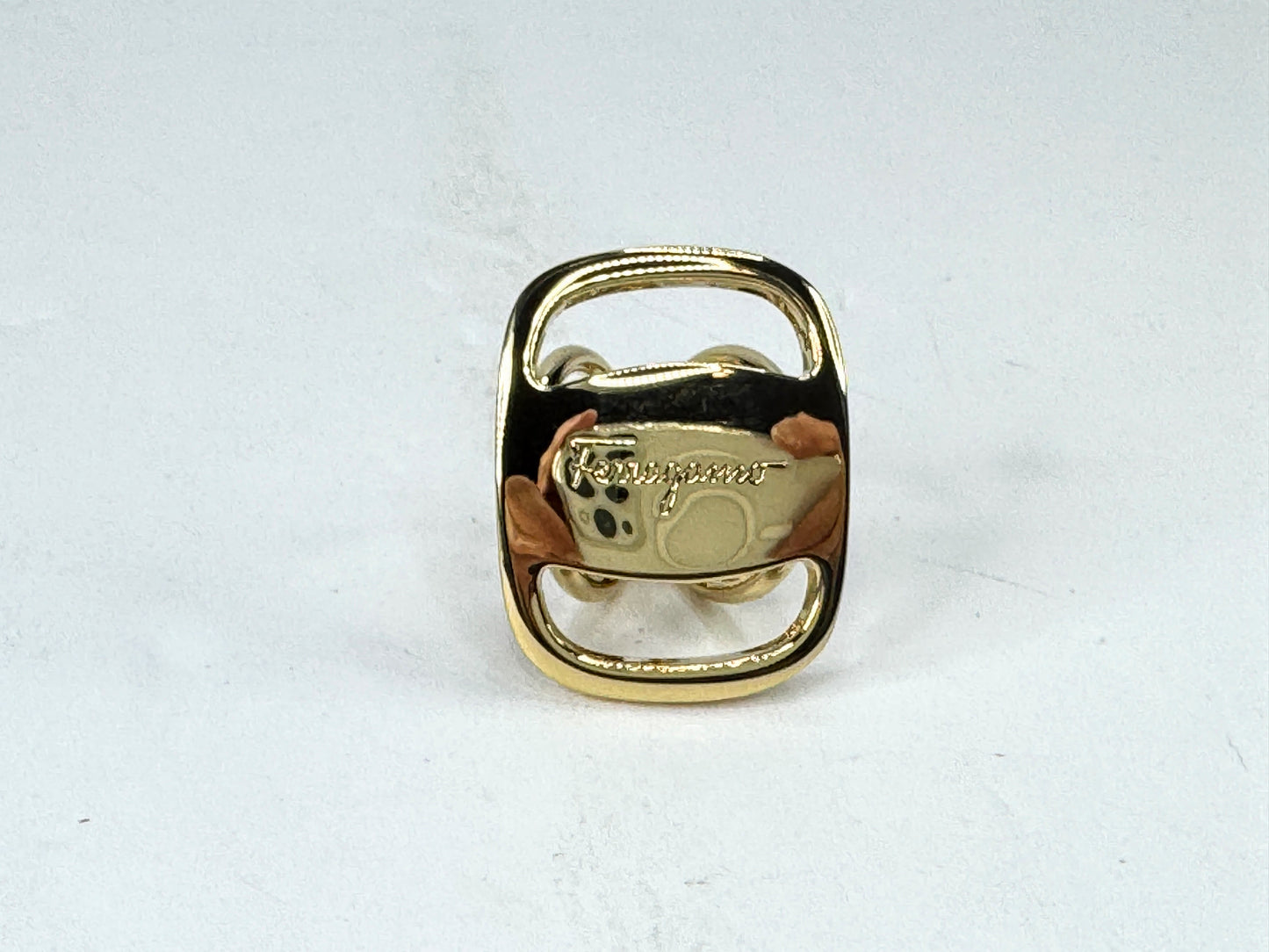 Vintage Salvatore Ferragamo Gold Tone Logo Scarf Ring Italian Accessory GS859
