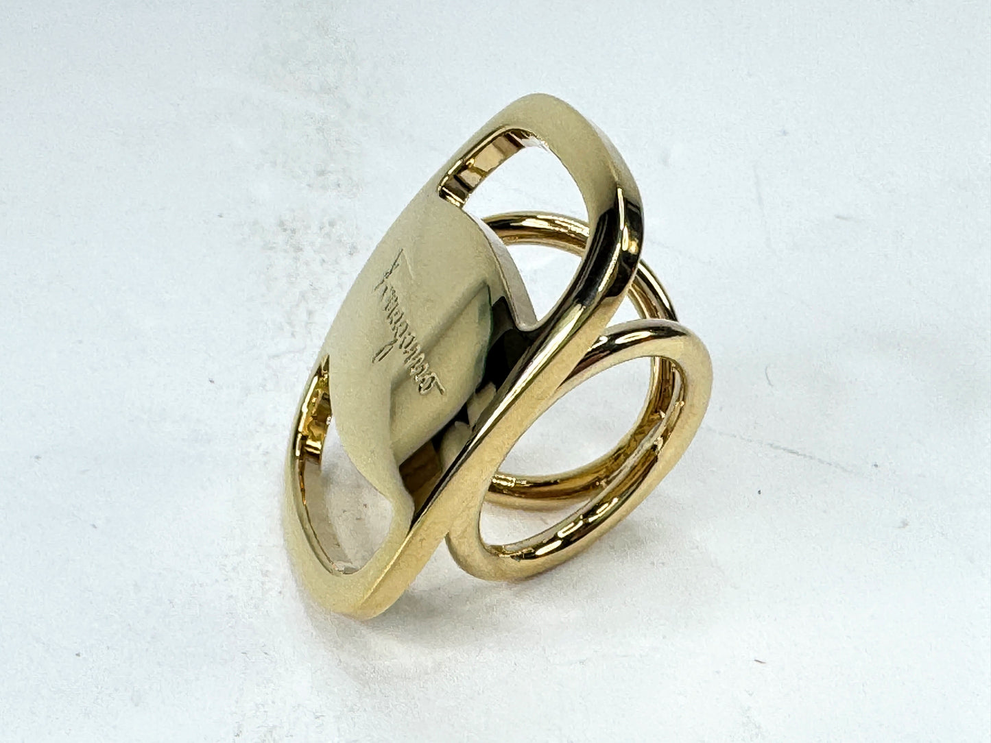 Vintage Salvatore Ferragamo Gold Tone Logo Scarf Ring Italian Accessory GS859