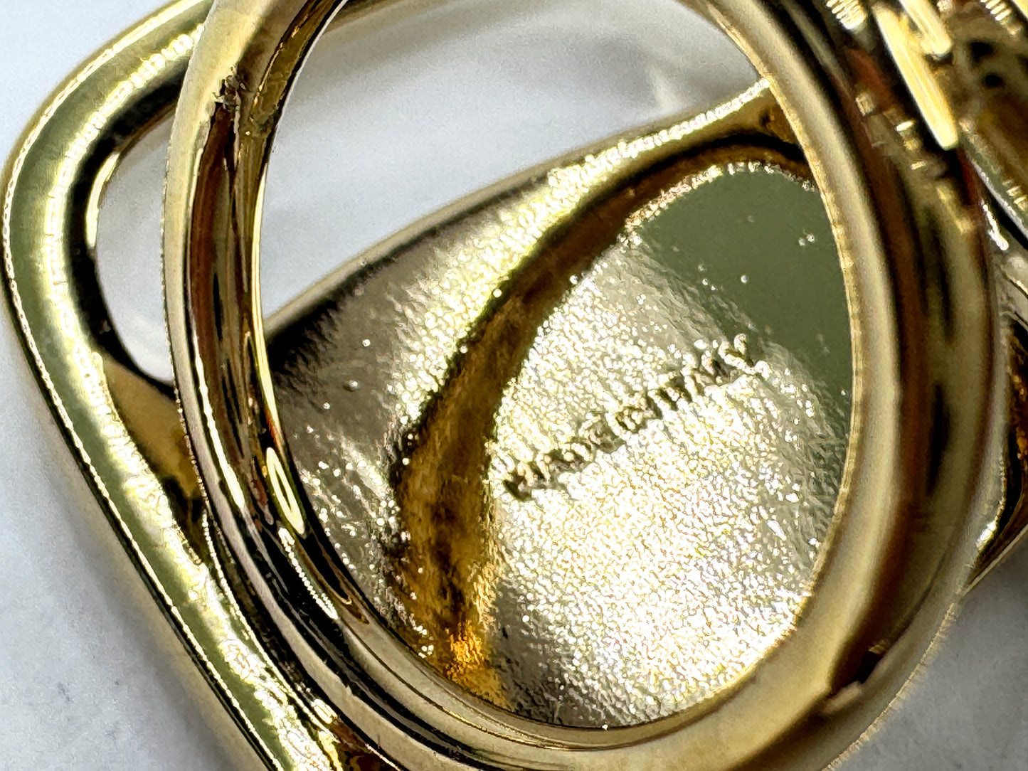 Vintage Salvatore Ferragamo Gold Tone Logo Scarf Ring Italian Accessory GS859