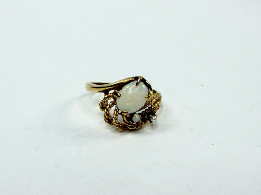 Vintage 14K yellow Gold Oval cut Opal & Pearl Ring Rope Design Size 6.5 JR1213