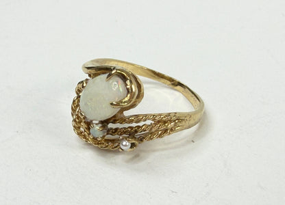 Vintage 14K yellow Gold Oval cut Opal & Pearl Ring Rope Design Size 6.5 JR1213