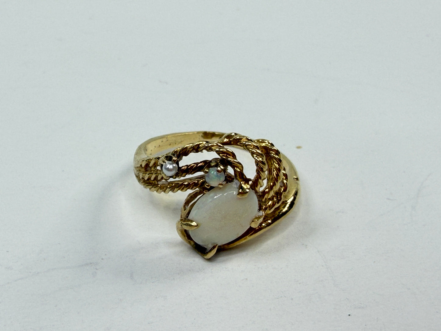 Vintage 14K yellow Gold Oval cut Opal & Pearl Ring Rope Design Size 6.5 JR1213