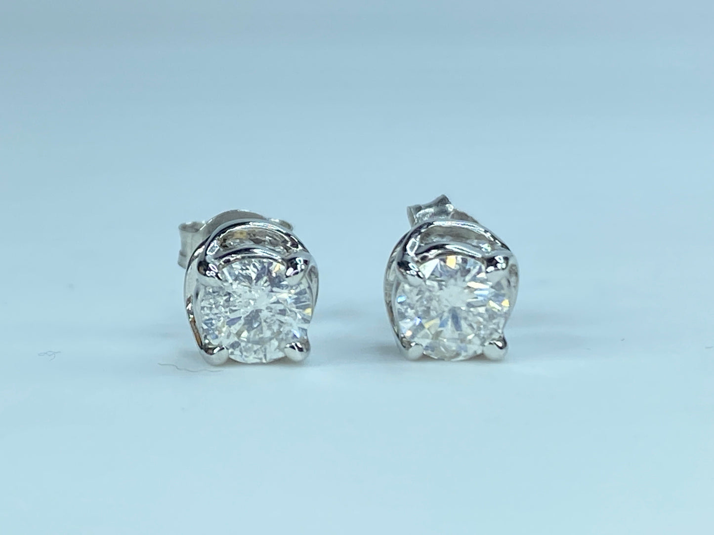 Sparkling Diamond stud earrings 14ktw 1.00cttw H/SI3 JR8982