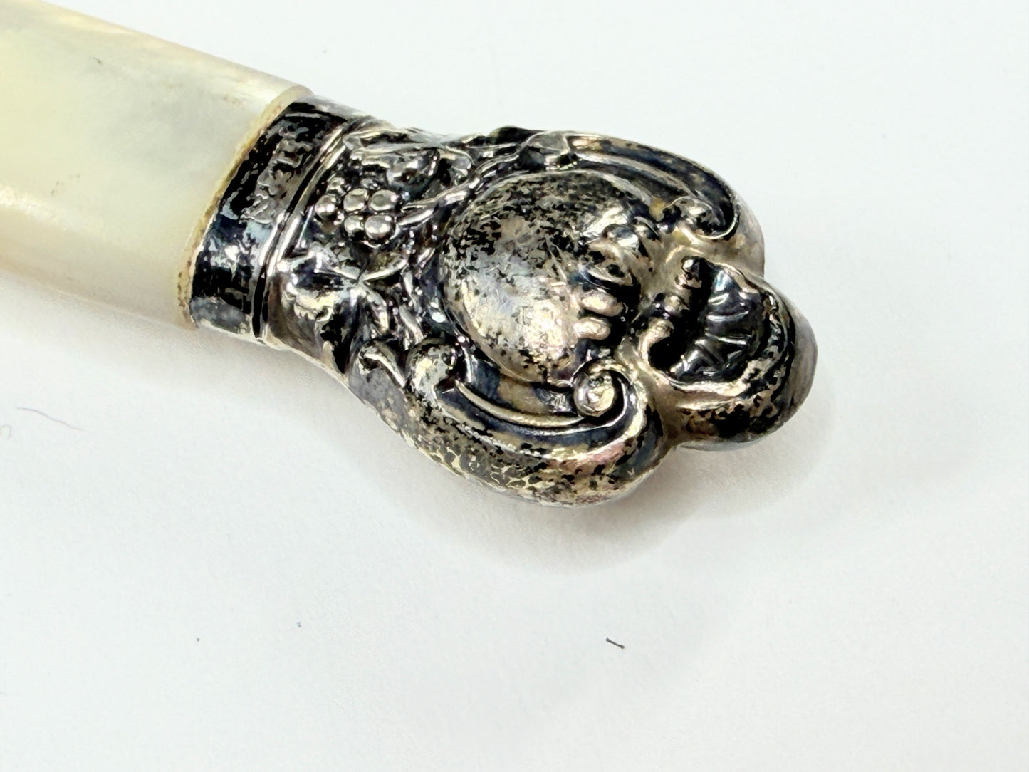 Antique English Mother-of-Pearl and Sterling Handheld Magnifying Glass SS179