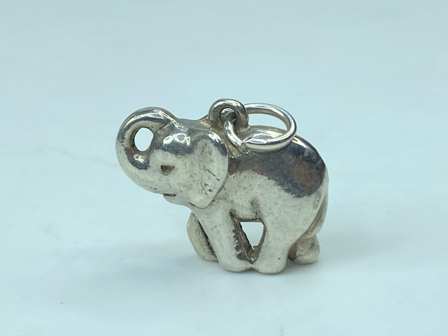 James Avery Elephant Sterling Silver Pendant (Hallmark worn out) 7.9g JR650