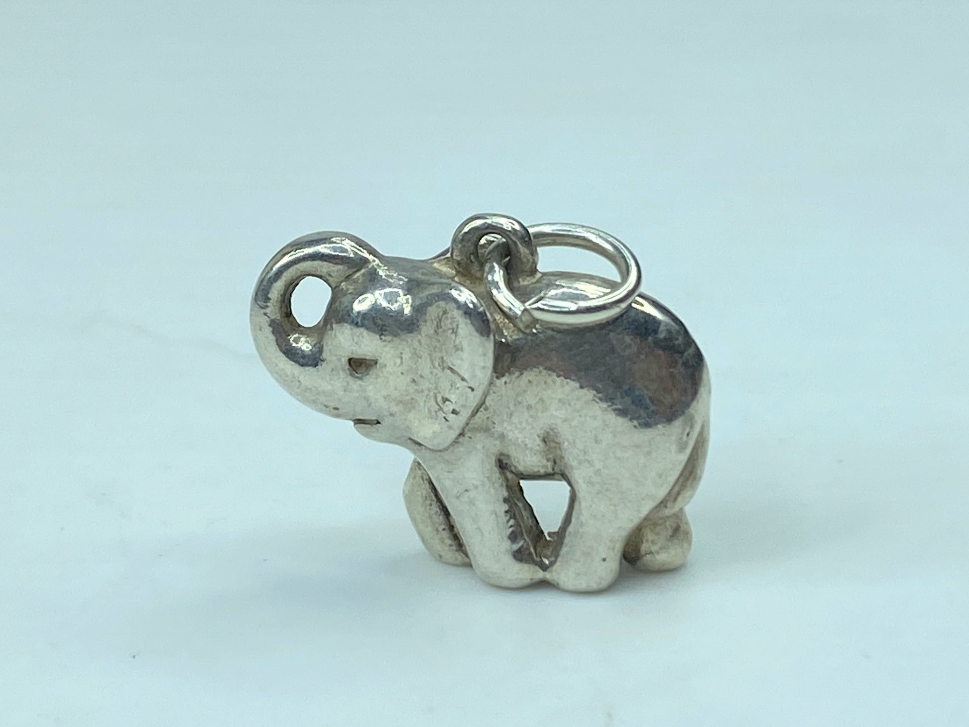 James Avery Elephant Sterling Silver Pendant (Hallmark worn out) 7.9g JR650