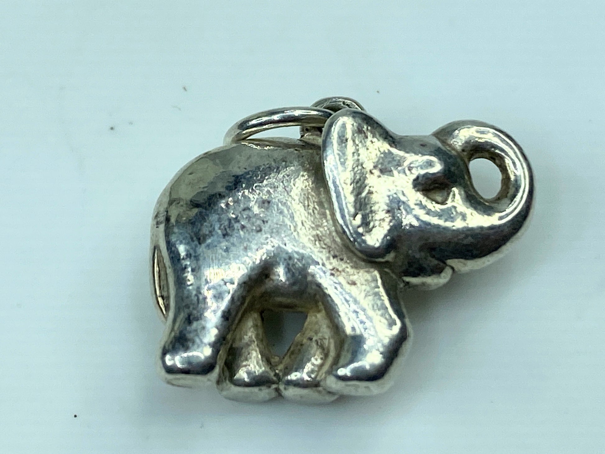 James Avery Elephant Sterling Silver Pendant (Hallmark worn out) 7.9g JR650