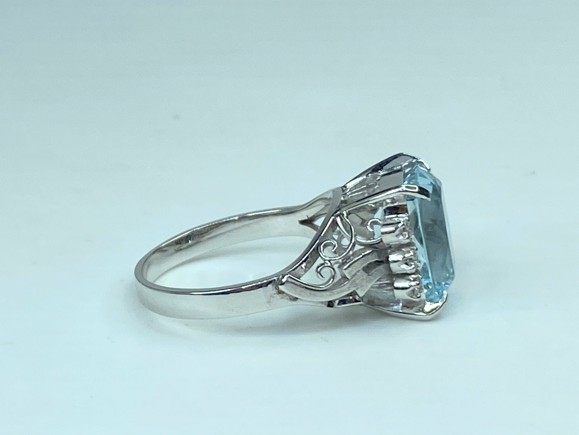 Vintage 1960's 5.88ct Cushion Cut Aquamarine Ring with Diamonds in 18K JR604