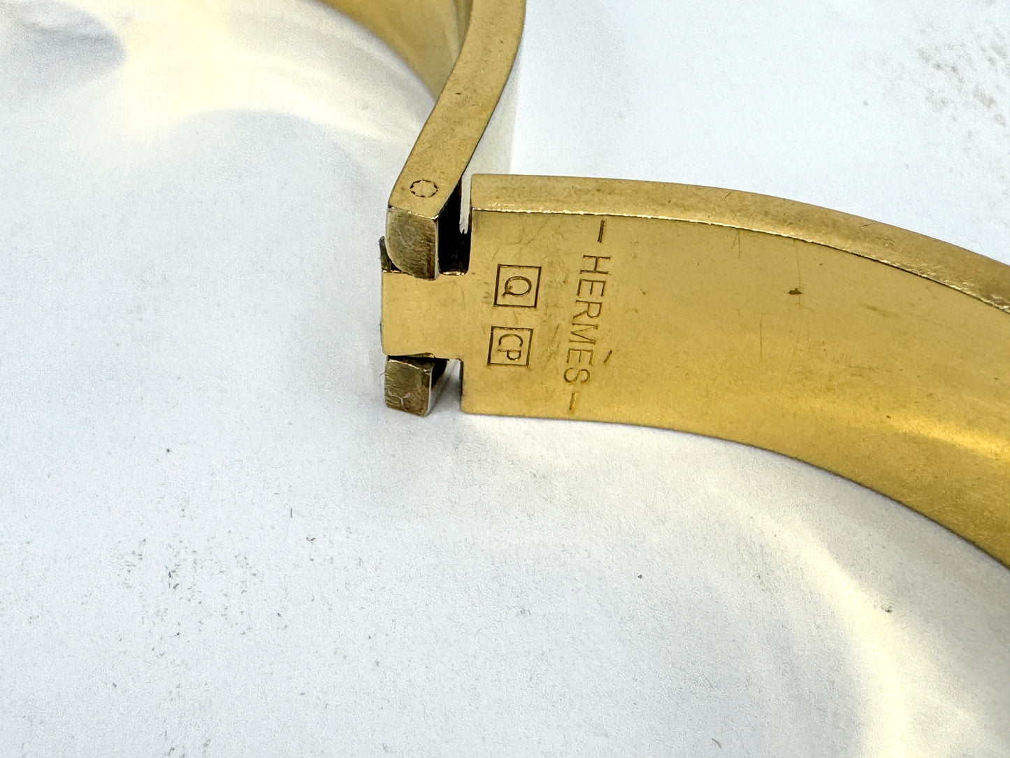Vintage Hermès Clic H White Enamel Gold Plated Bangle Bracelet GM France GS877
