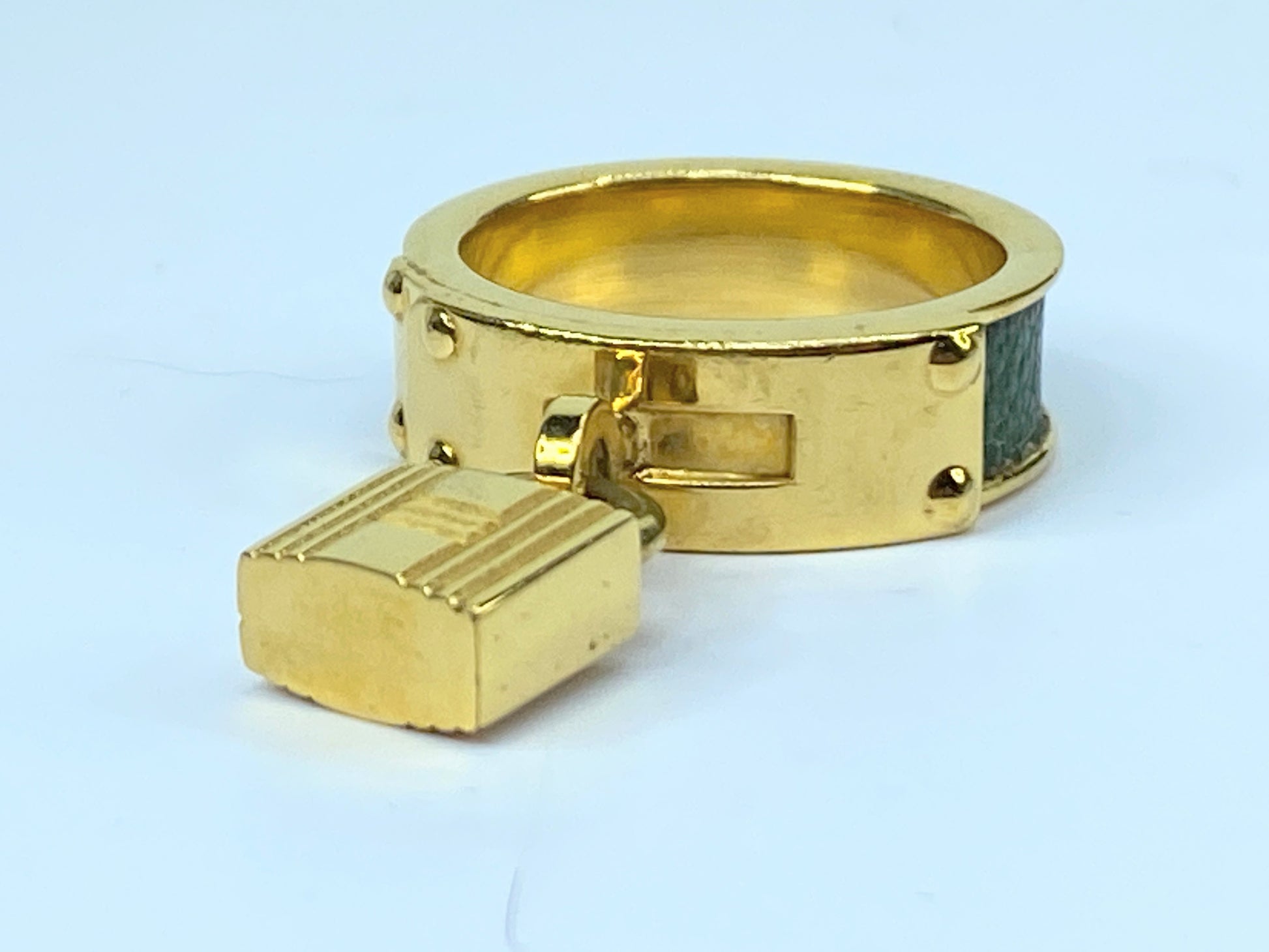 Hermes Gold Plated and Green Leather Kelly Lock Scarf Ring 13.1g GS478