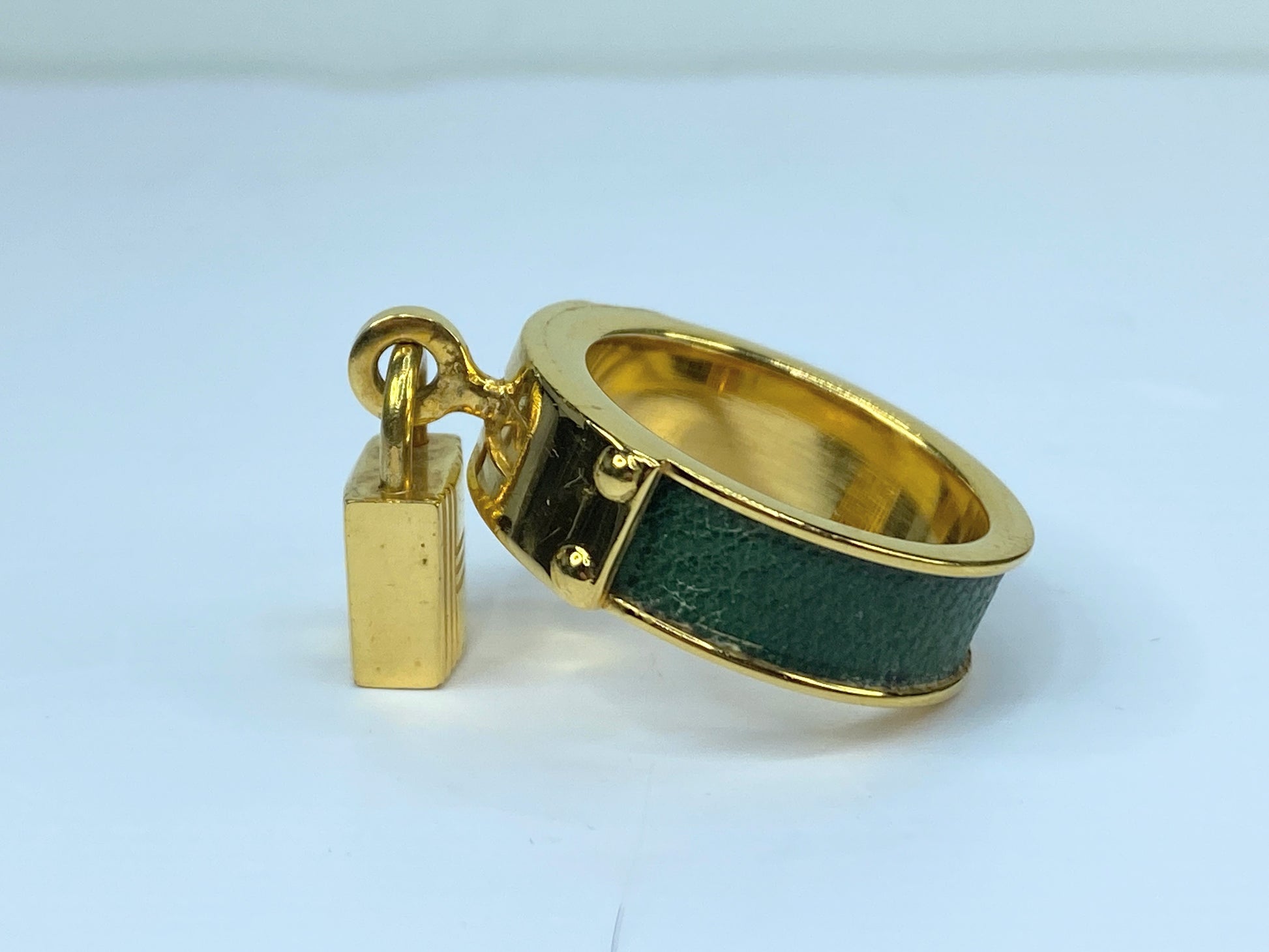 Hermes Gold Plated and Green Leather Kelly Lock Scarf Ring 13.1g GS478