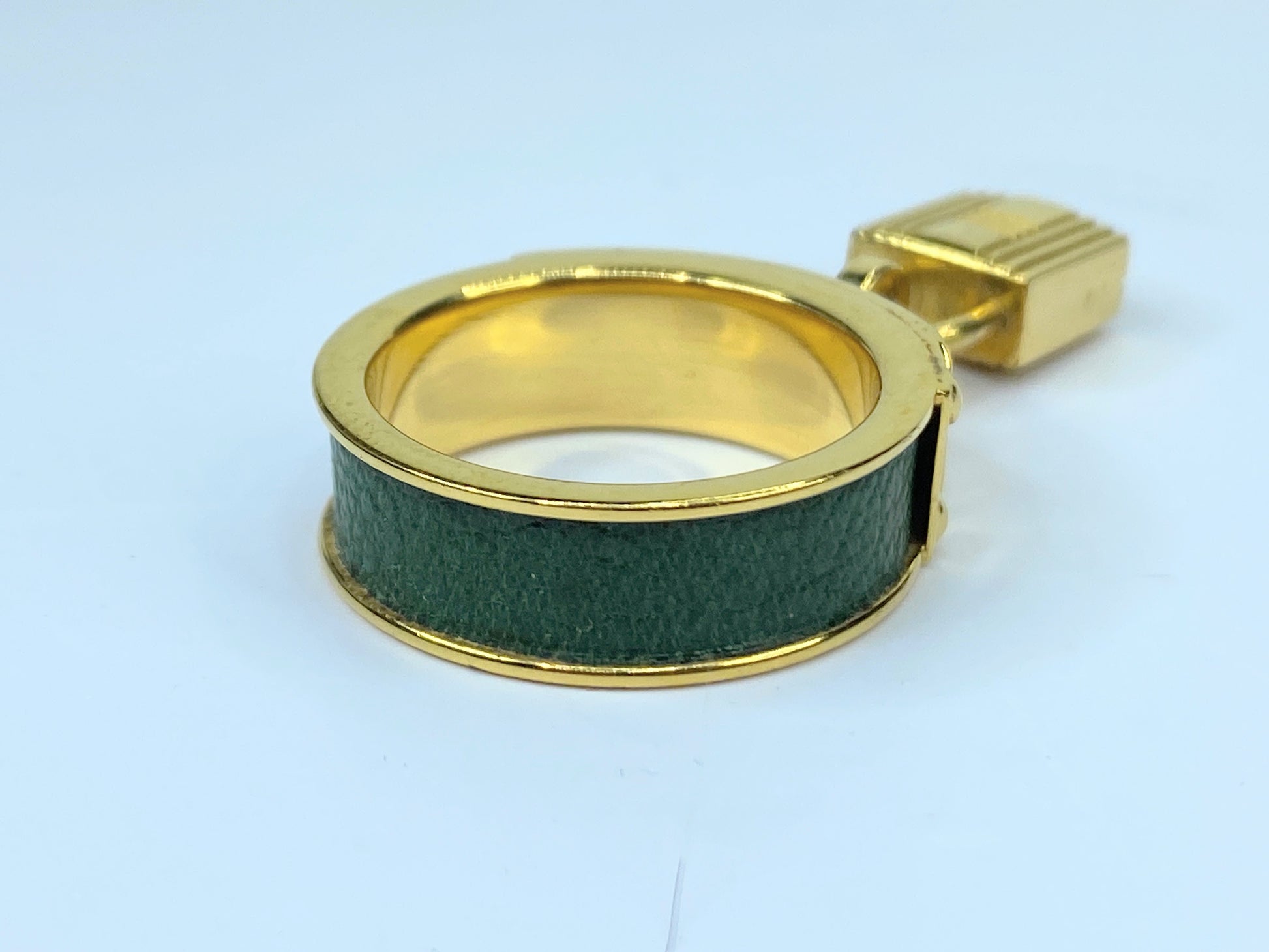 Hermes Gold Plated and Green Leather Kelly Lock Scarf Ring 13.1g GS478