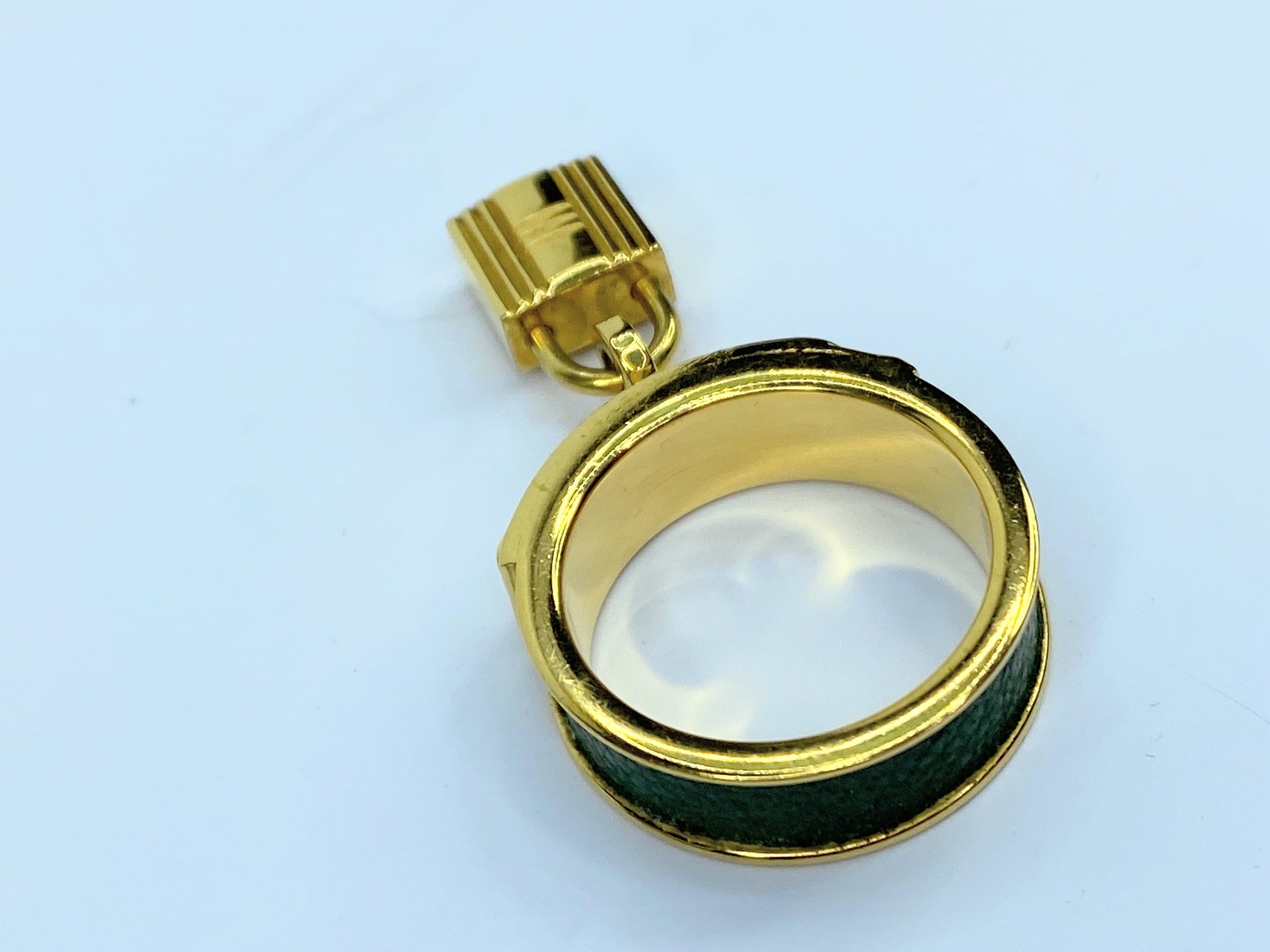 Hermes Gold Plated and Green Leather Kelly Lock Scarf Ring 13.1g GS478