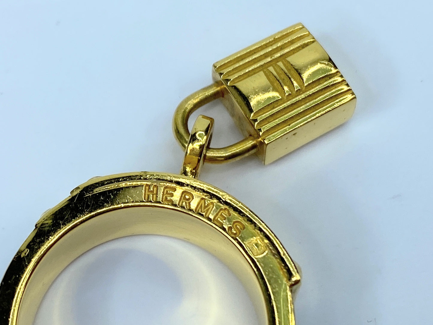 Hermes Gold Plated and Green Leather Kelly Lock Scarf Ring 13.1g GS478