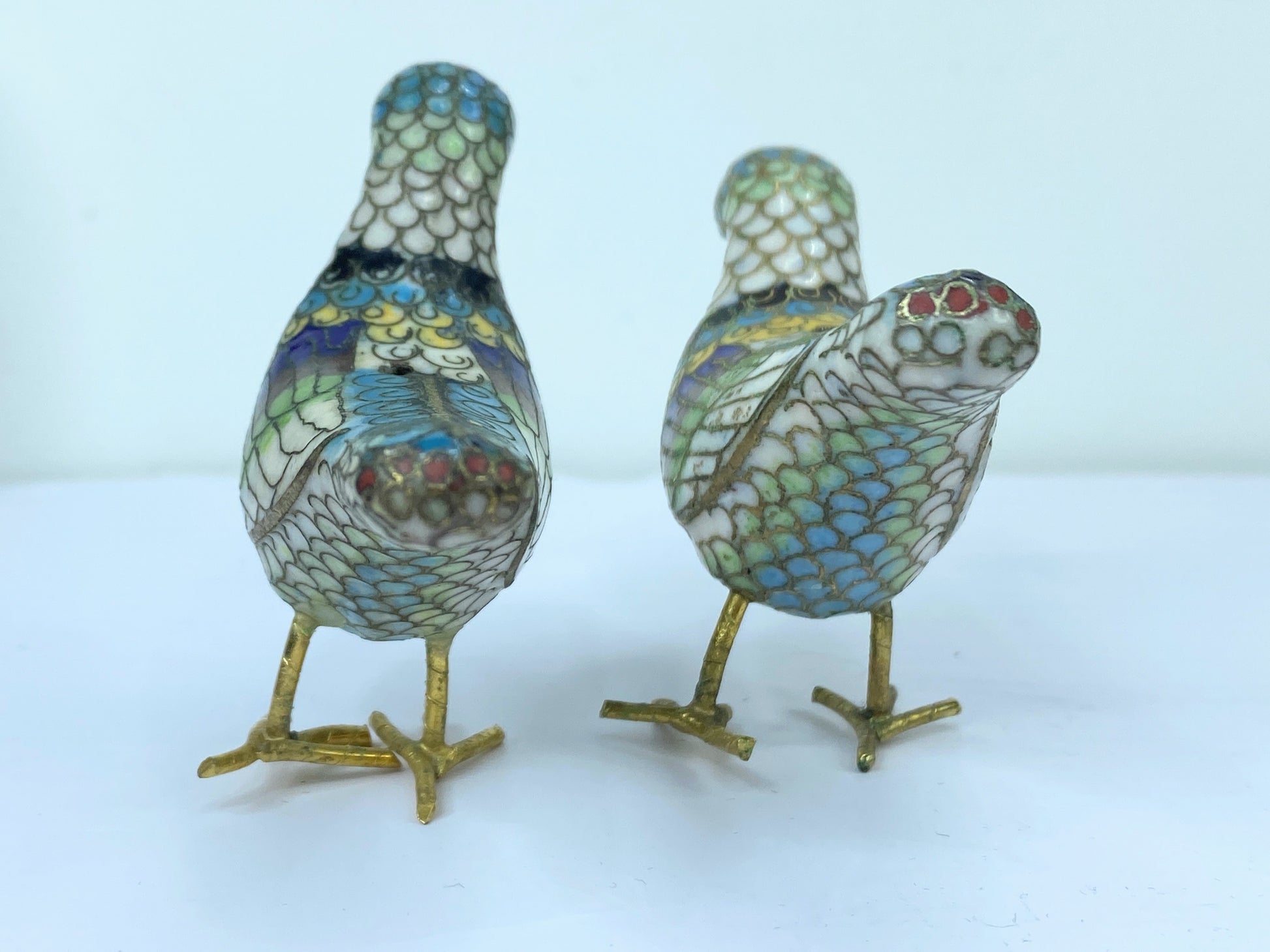 Pair of Chinese cloisonne bird ornaments 3 1/8" x 2 1/4" 67.5g A317