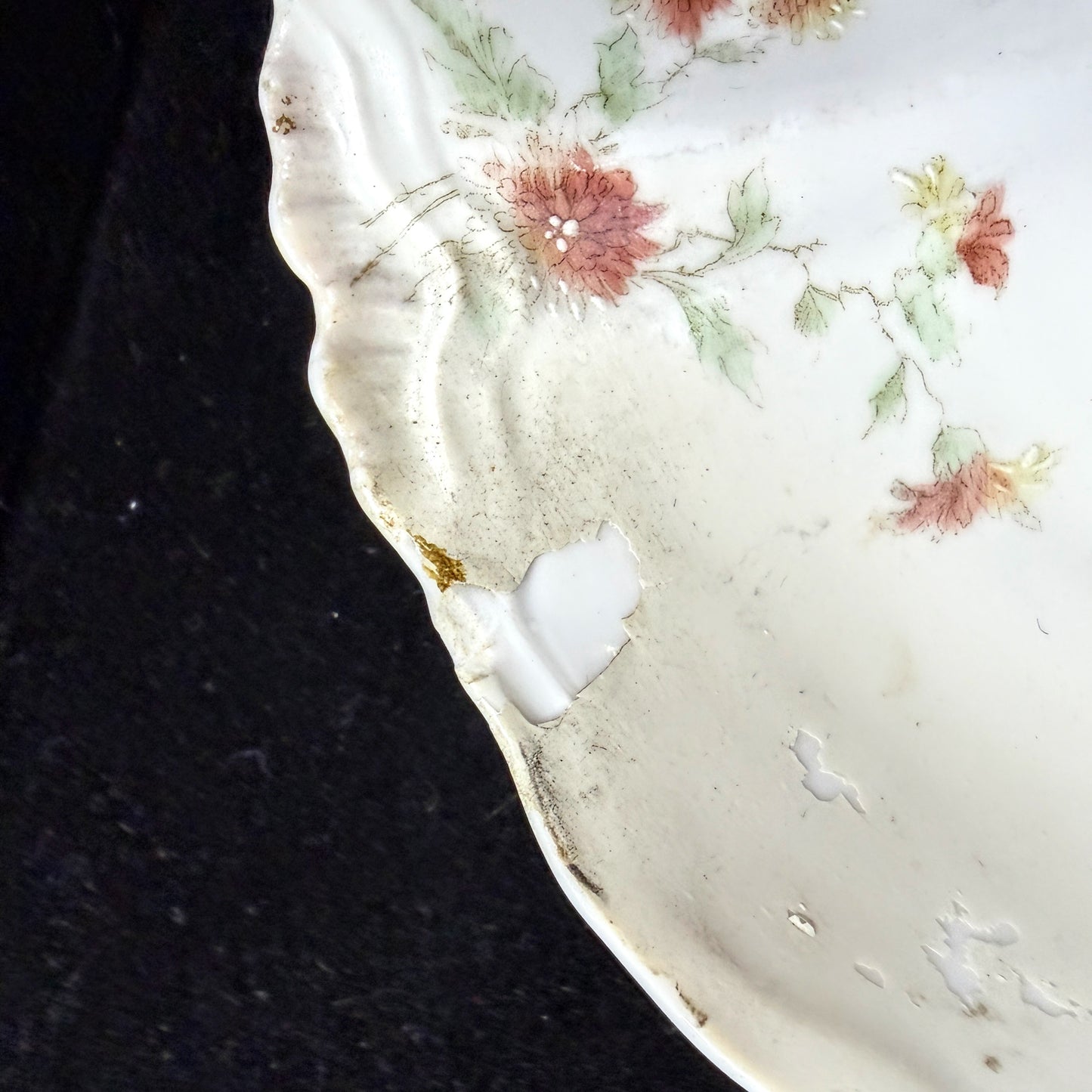 Antique porcelain oyster plate floral sprays gold trim scalloped rim 8 1/4 A1146