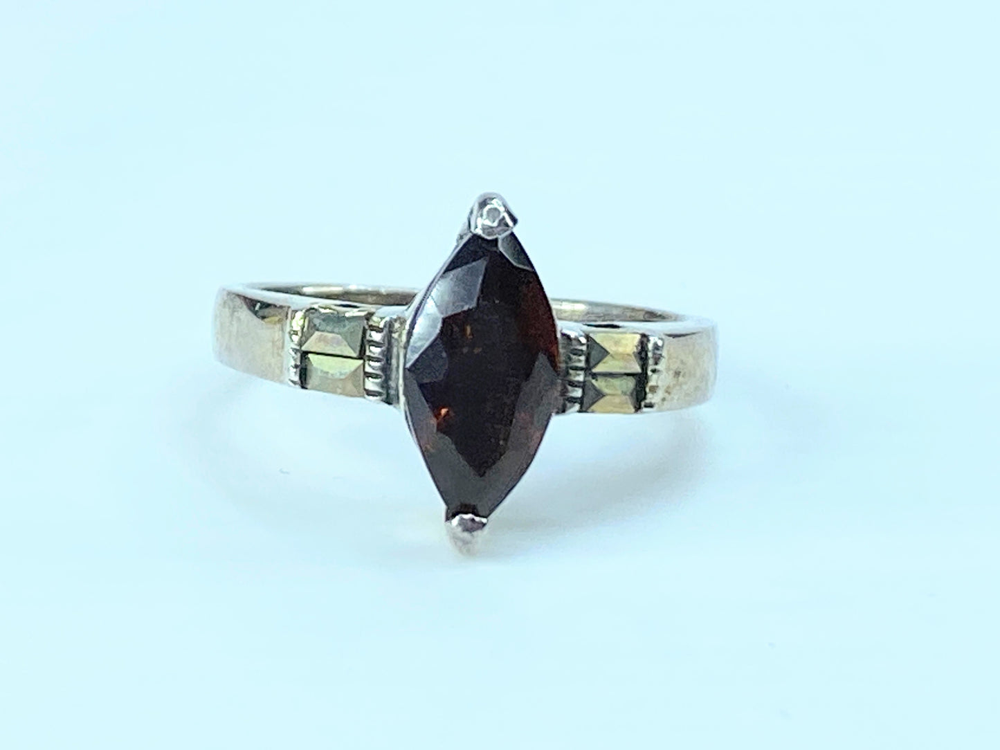 Sterling Silver marquise Garnet ring 3.2g s6.5 JR8923