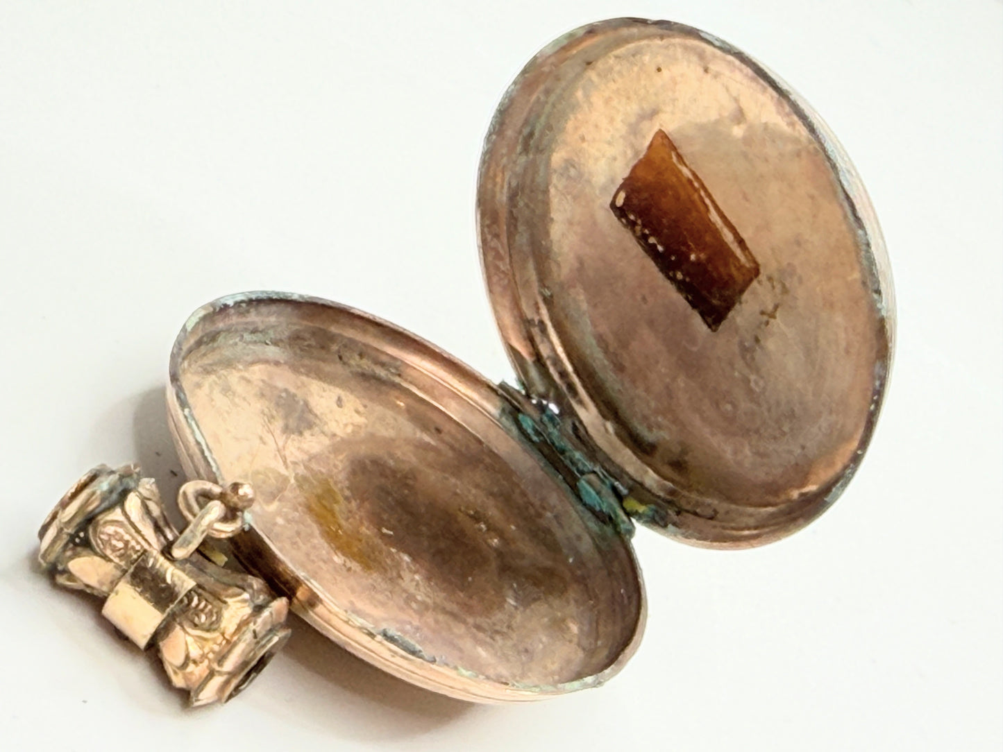 Antique 10K Gold Hand Painted Porcelain Locket Garnet Opal Bale JR1247