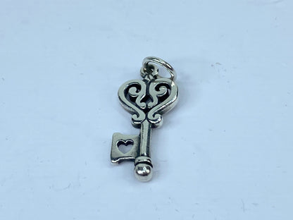 James Avery Scroll Key To My Heart Charm Pendant Sterling Silver w/box JR659