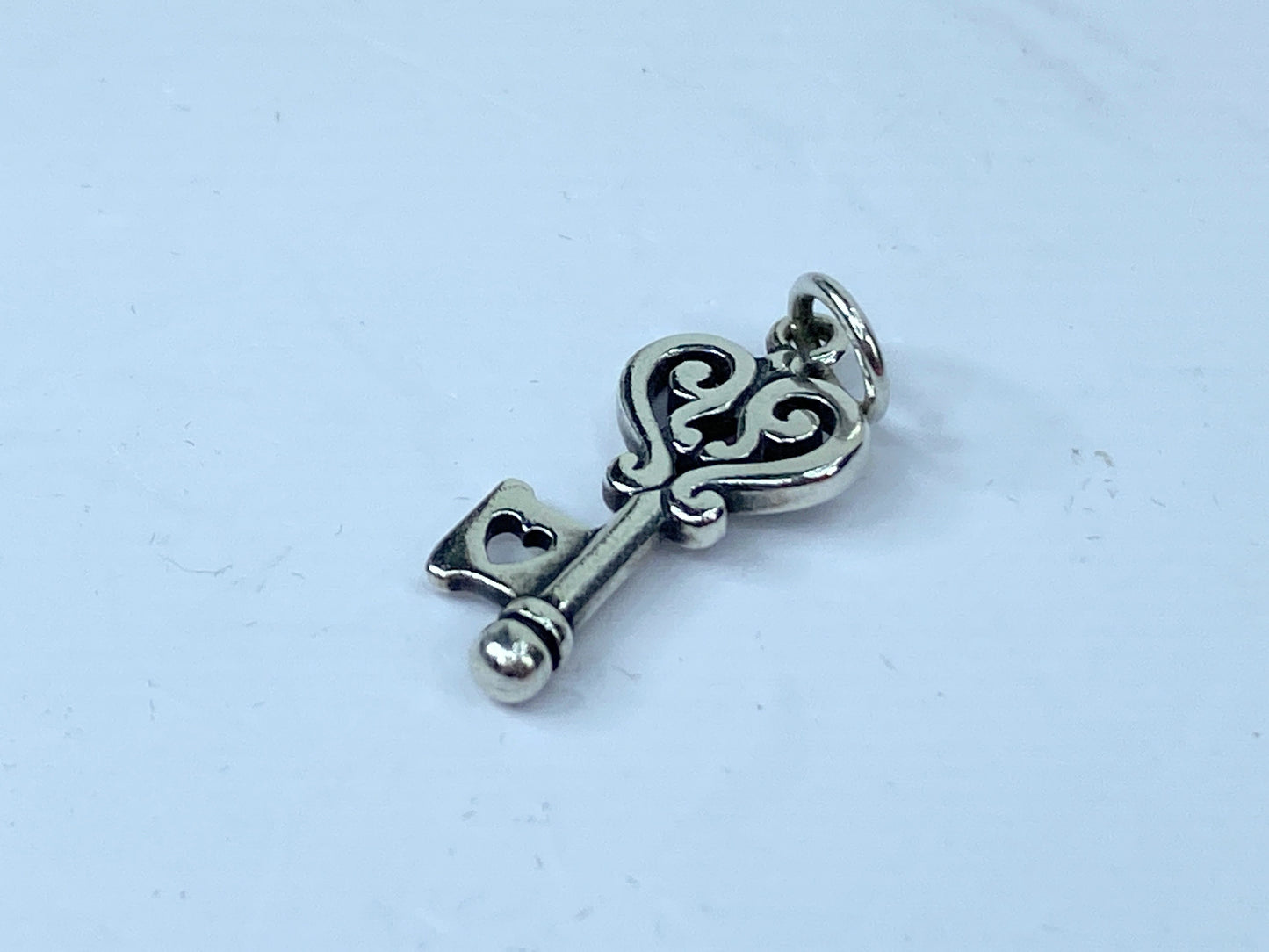 James Avery Scroll Key To My Heart Charm Pendant Sterling Silver w/box JR659