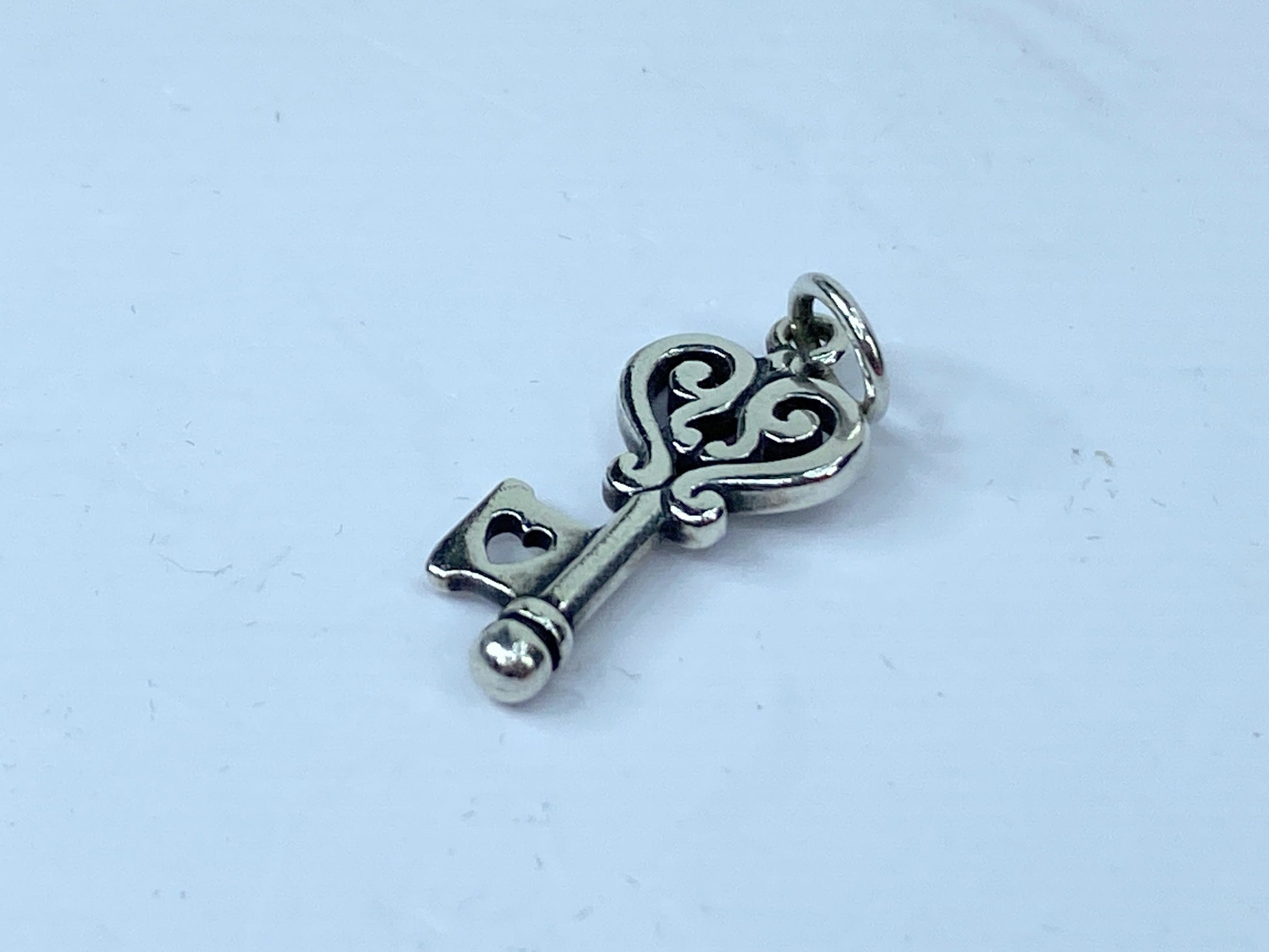 James Avery Scroll Key To My Heart Charm Pendant Sterling Silver w/box JR659