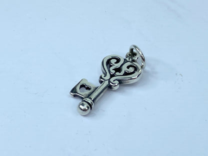 James Avery Scroll Key To My Heart Charm Pendant Sterling Silver w/box JR659