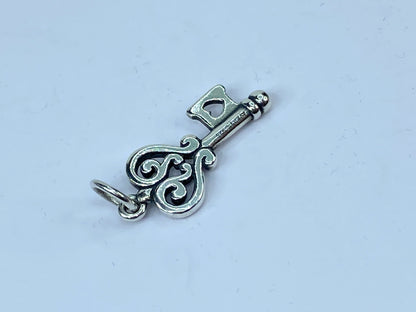 James Avery Scroll Key To My Heart Charm Pendant Sterling Silver w/box JR659