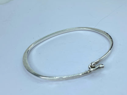 James Avery Sterling Silver hammered eye-hook ornate bangle 8.6g 7" JR660