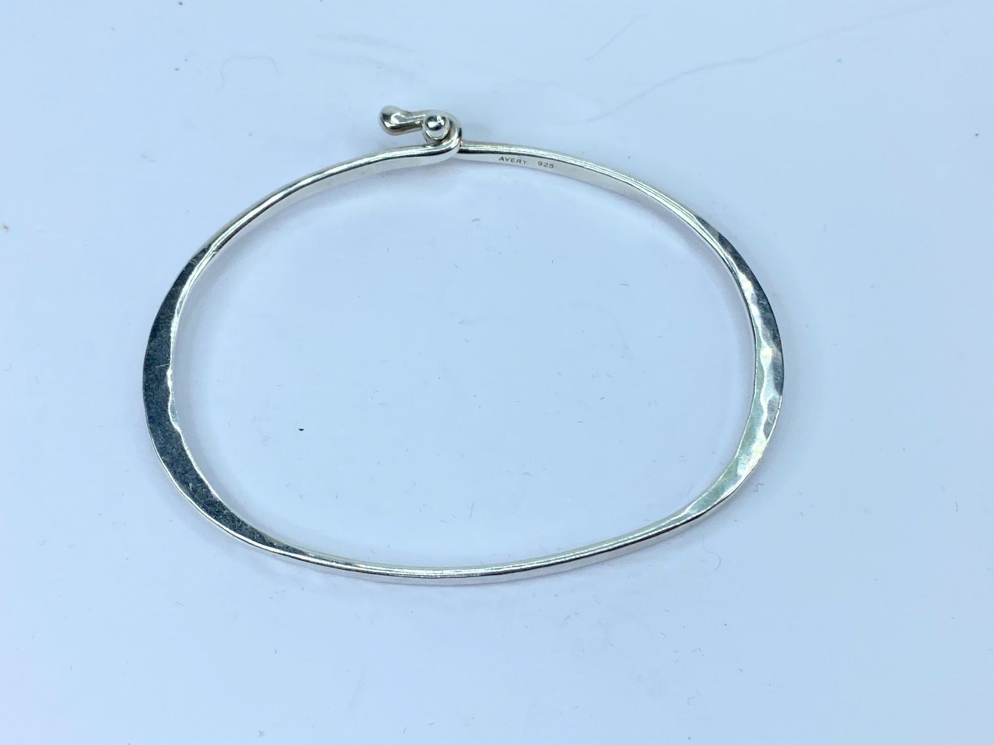 James Avery Sterling Silver hammered eye-hook ornate bangle 8.6g 7" JR660