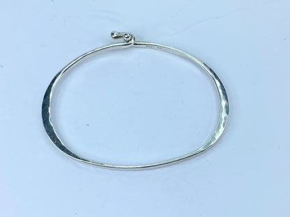 James Avery Sterling Silver hammered eye-hook ornate bangle 8.6g 7" JR660