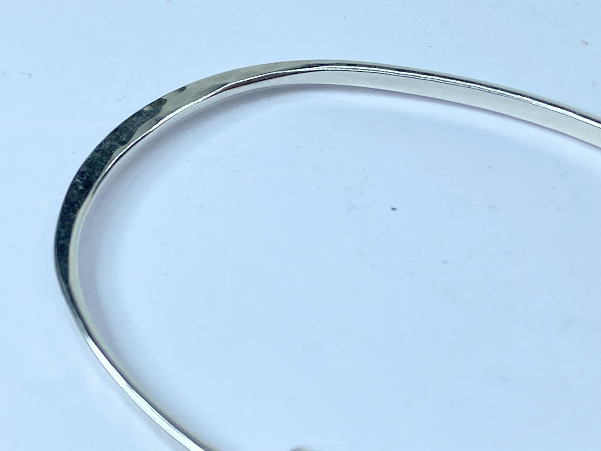 James Avery Sterling Silver hammered eye-hook ornate bangle 8.6g 7" JR660