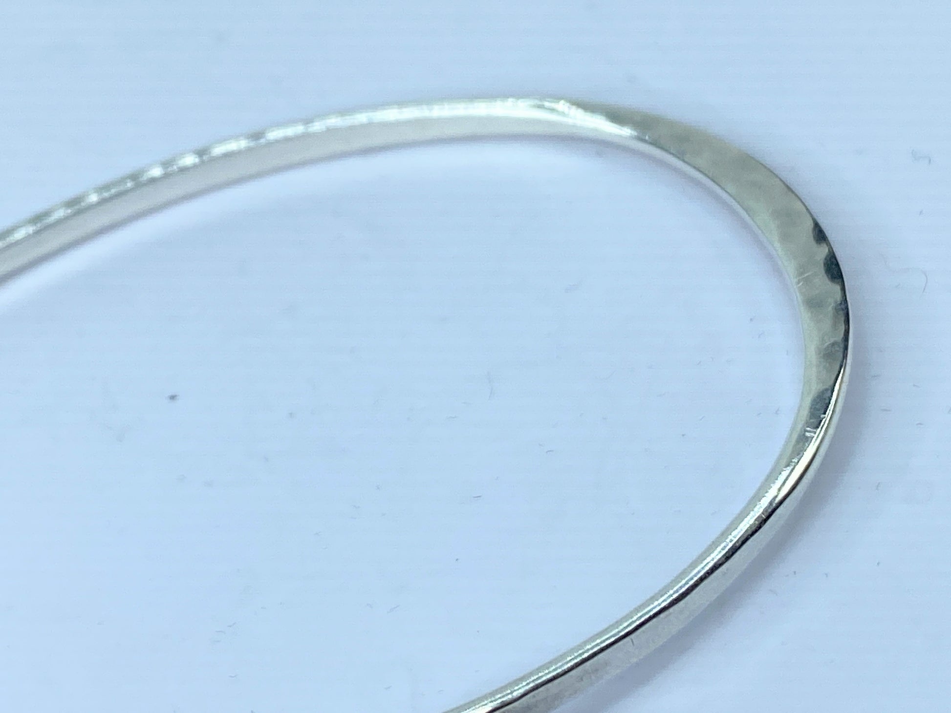 James Avery Sterling Silver hammered eye-hook ornate bangle 8.6g 7" JR660