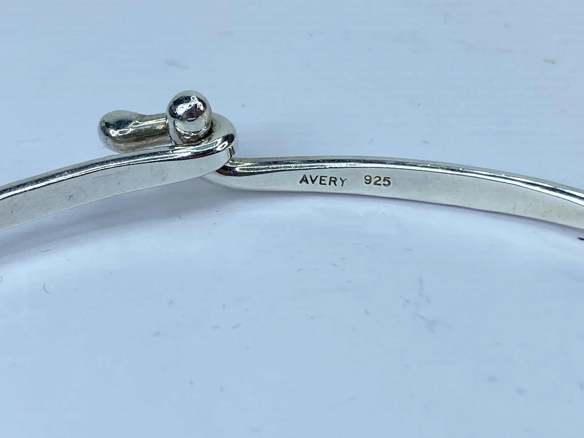James Avery Sterling Silver hammered eye-hook ornate bangle 8.6g 7" JR660