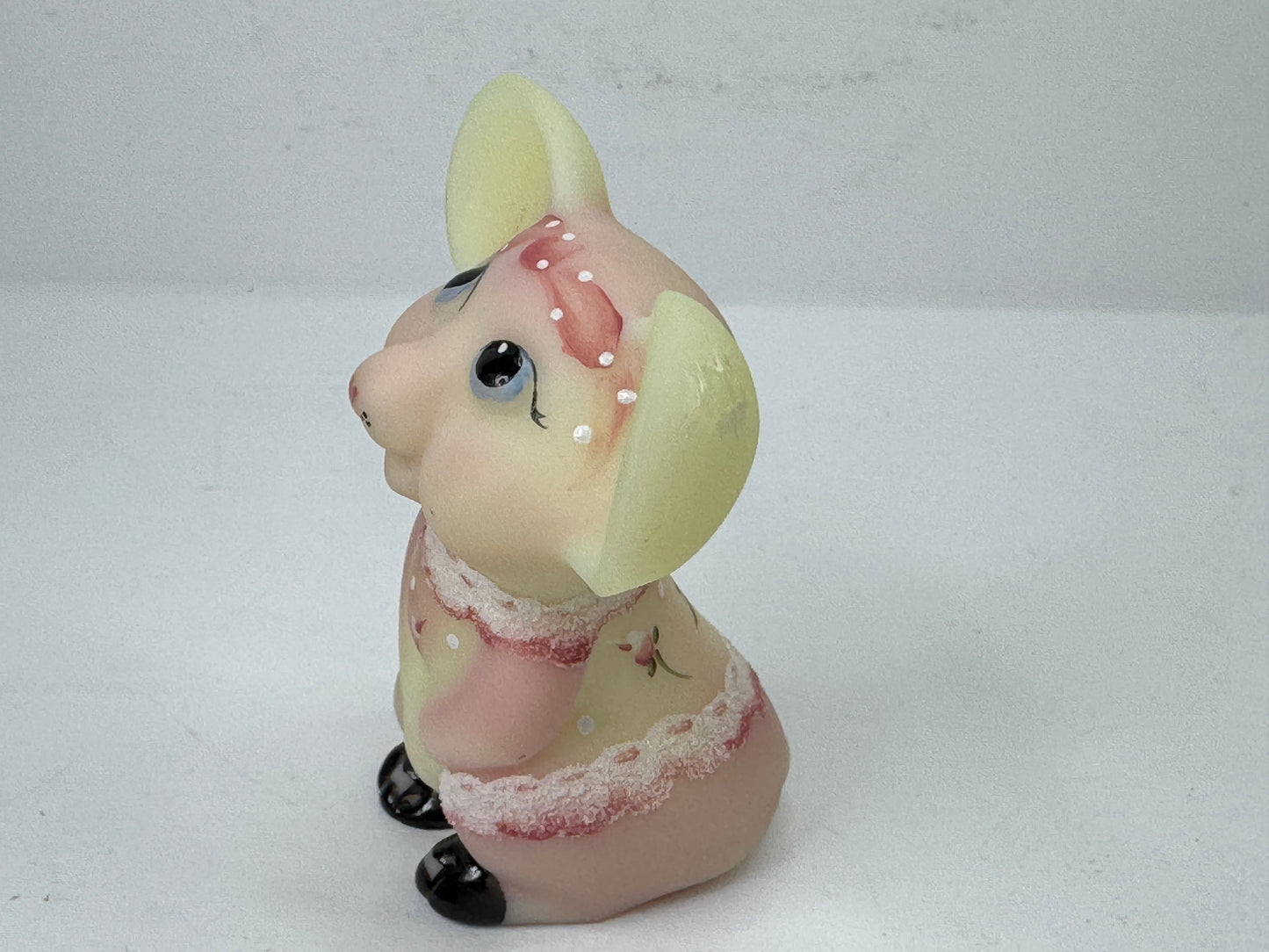 Vintage Fenton Burmese Glass Mouse Nancy Fenton Signed Uranium Glow A1181