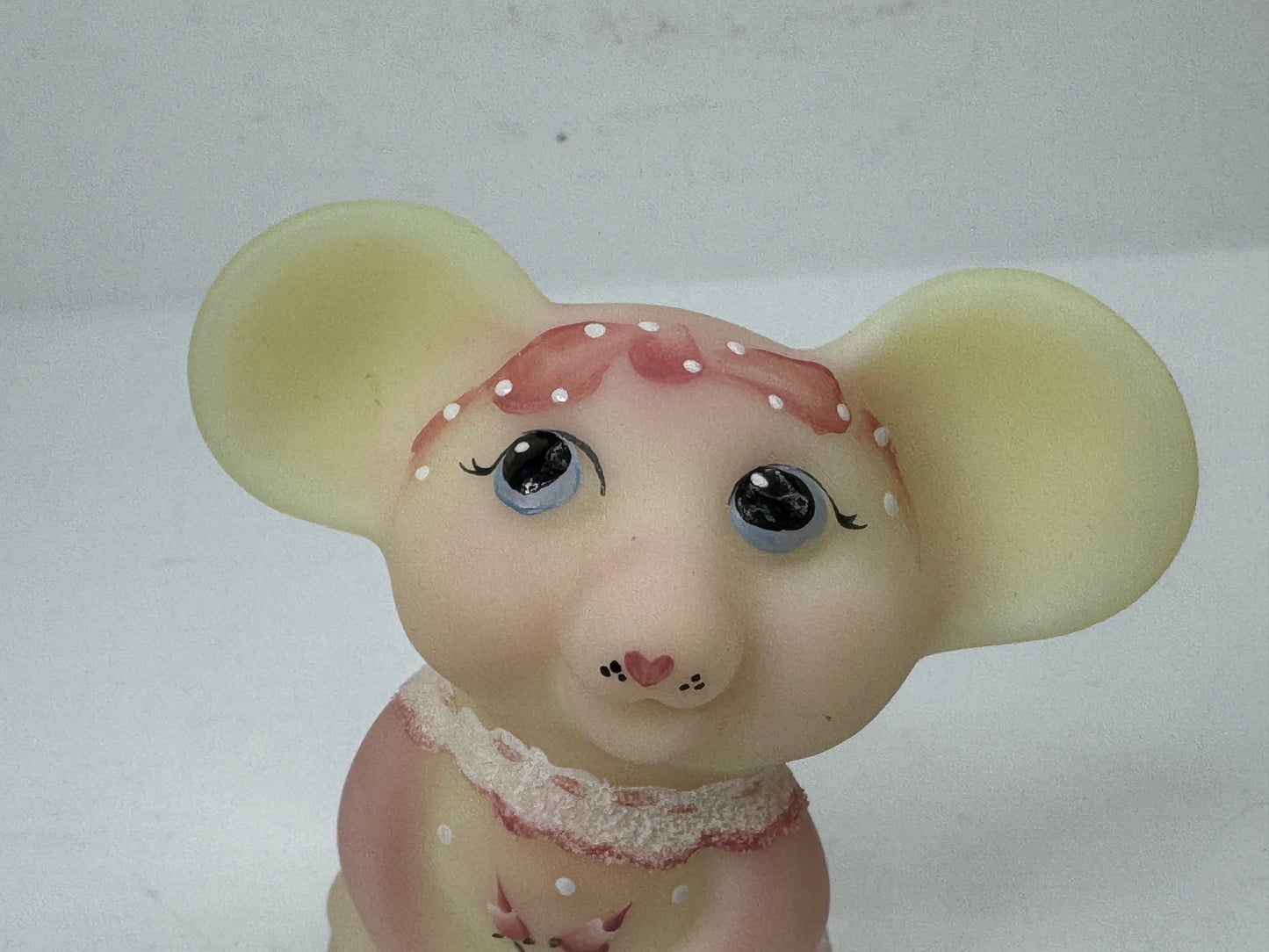 Vintage Fenton Burmese Glass Mouse Nancy Fenton Signed Uranium Glow A1181
