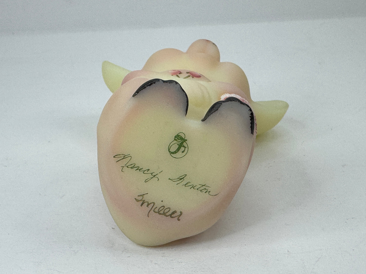 Vintage Fenton Burmese Glass Mouse Nancy Fenton Signed Uranium Glow A1181