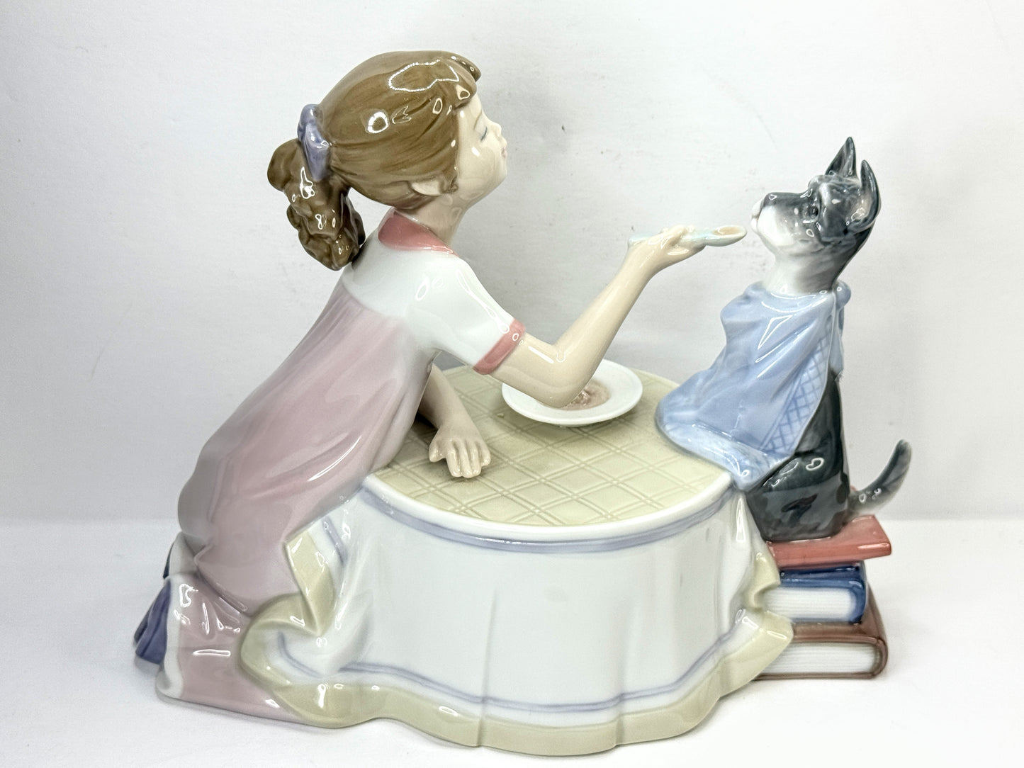 Lladró “Tea Time” Girl Feeding Dog Porcelain Figurine #01009197 Mint A1182