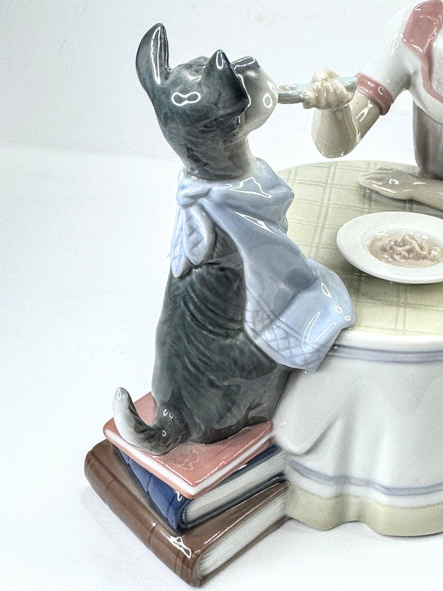 Lladró “Tea Time” Girl Feeding Dog Porcelain Figurine #01009197 Mint A1182