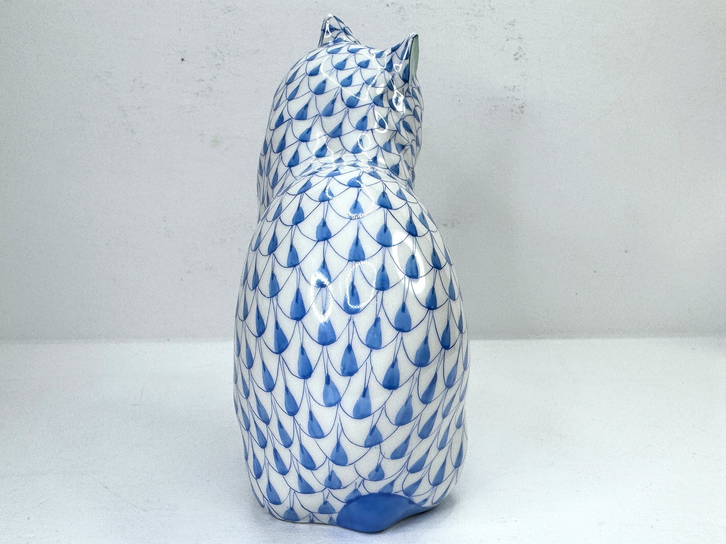 Vintage Herend Blue Fishnet Sitting Cat 24K Gold Hand Painted Hungary A1183