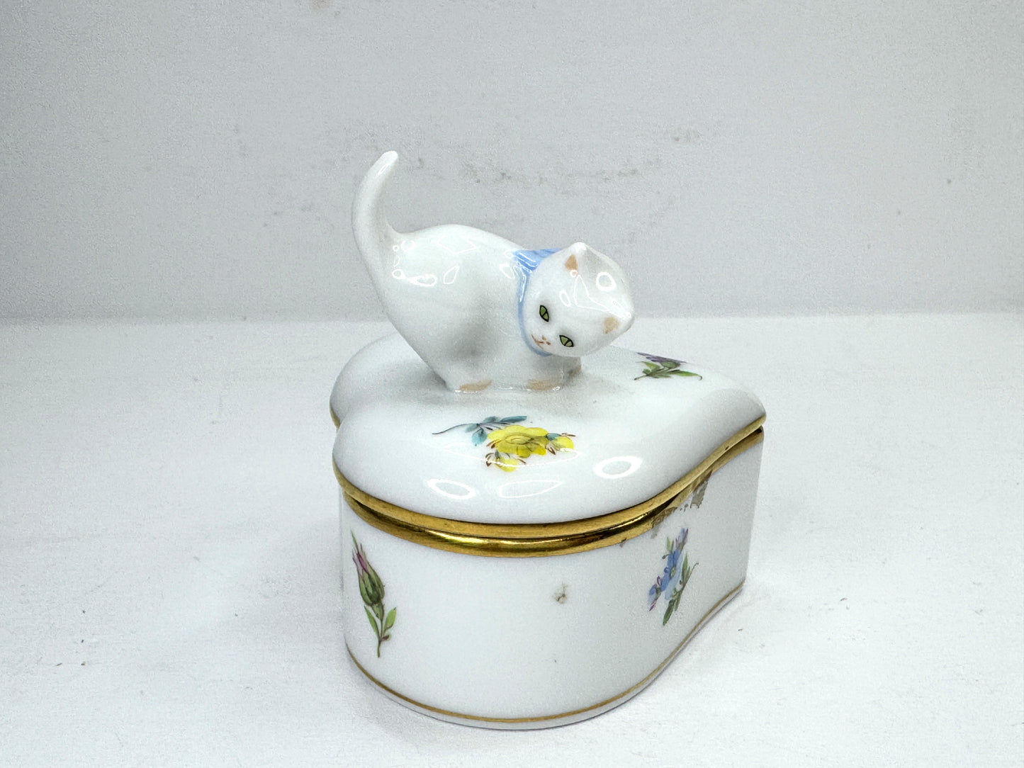Vintage Herend Hungary Kimberly Heart Cat Trinket Box Hand Painted A1184